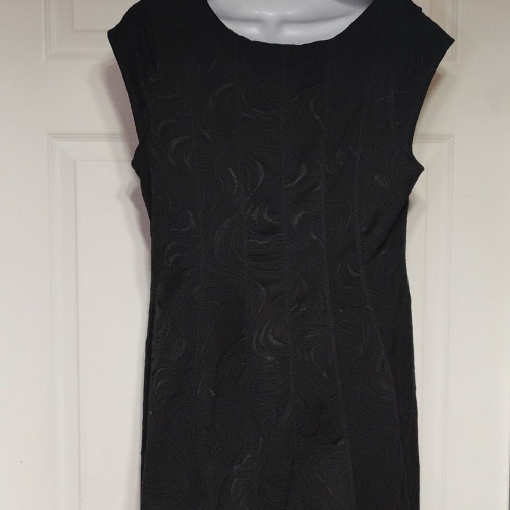 Robbie Bee Signature Black Dress - Picture 10 of 16